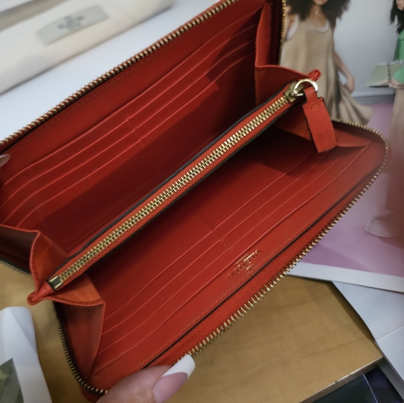 Valentino Long Rockstud Zip Around Wallet AUTHENTIC - Picture 6 of 16